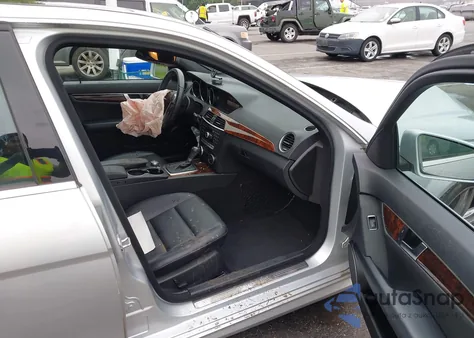 2013 Mercedes-Benz C 300 Sport 4Matic from USA, damaged, VIN WDDGF8AB1DA811677